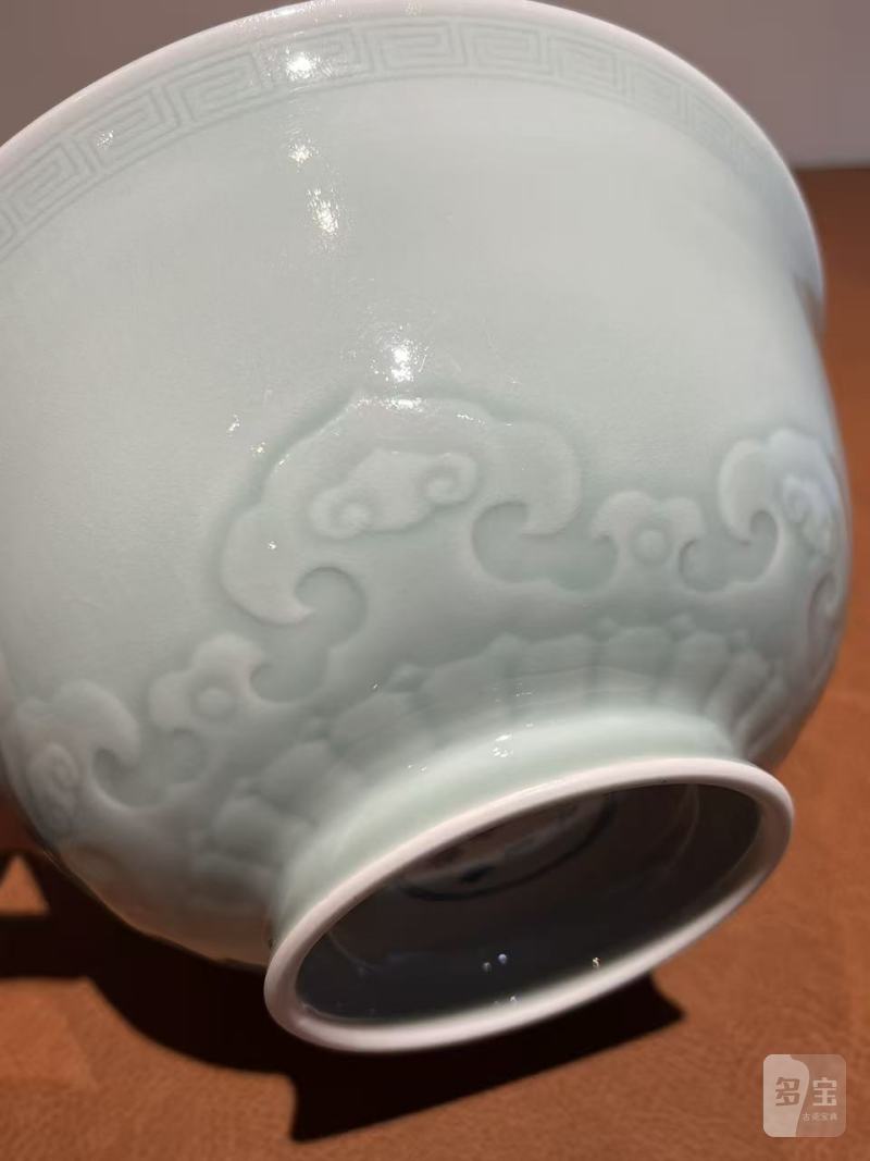 清雍正 粉青釉如意纹撇口碗 - 图9